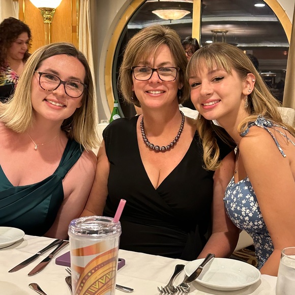 Meet your Posher, Vicky - Picture 1 of 1